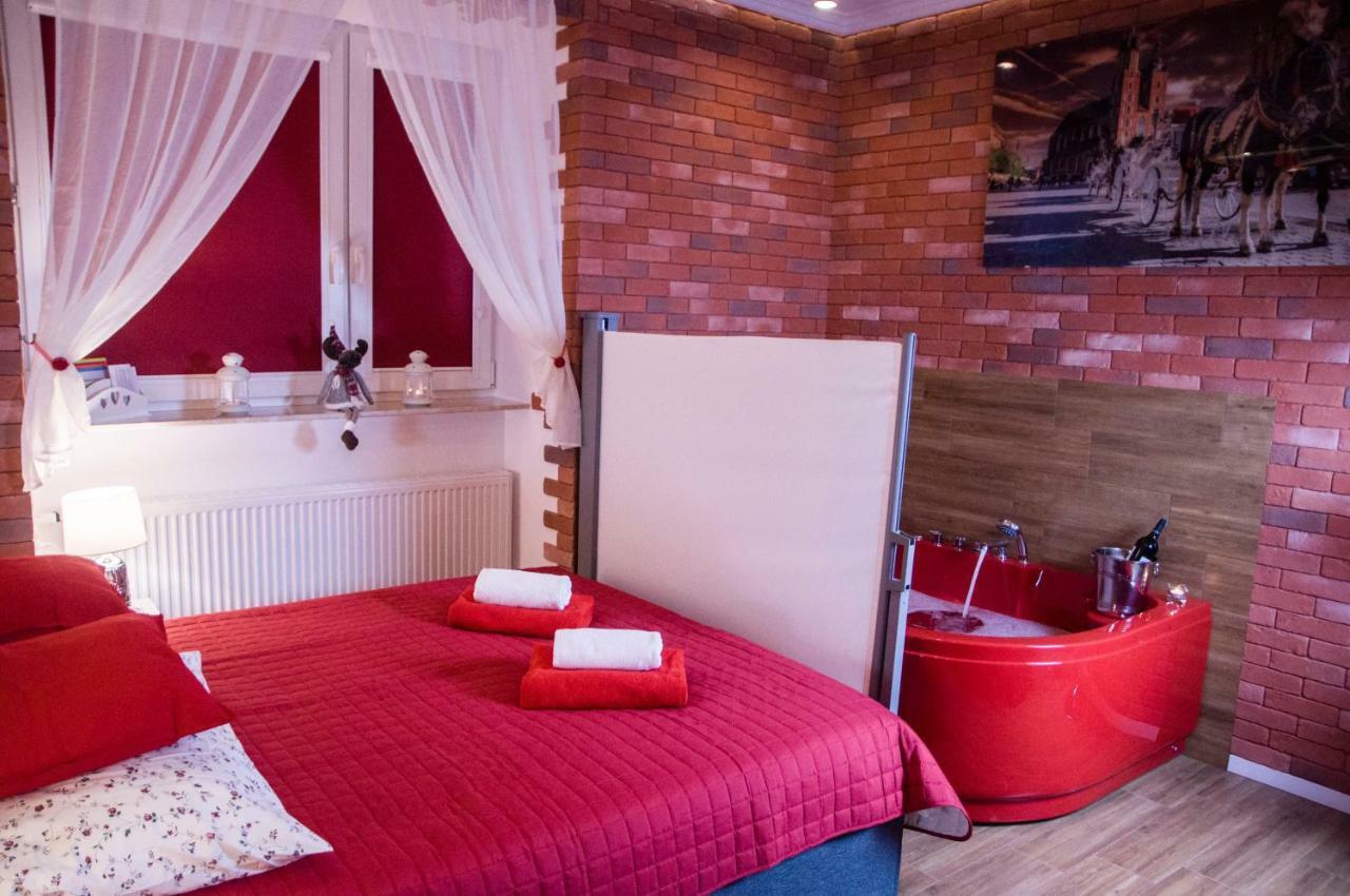 Jacuzzi Apartments - Red Krasków Exterior foto